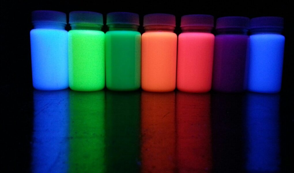 diferencias fluorescentes fosforescentes