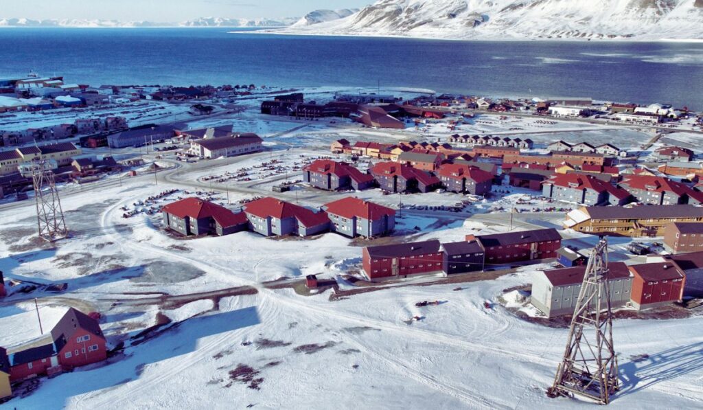 Longyearbyen capítal más al norte mundo